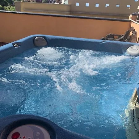 Jacuzzi House With Luxury Cinema Apartment