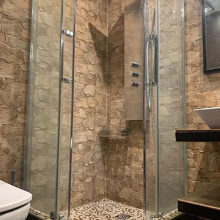 Appartement Jacuzzi House With Luxury Cinema