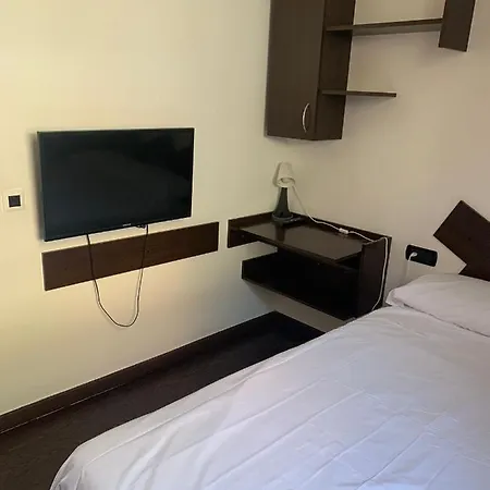 Appartement Jacuzzi House With Luxury Cinema