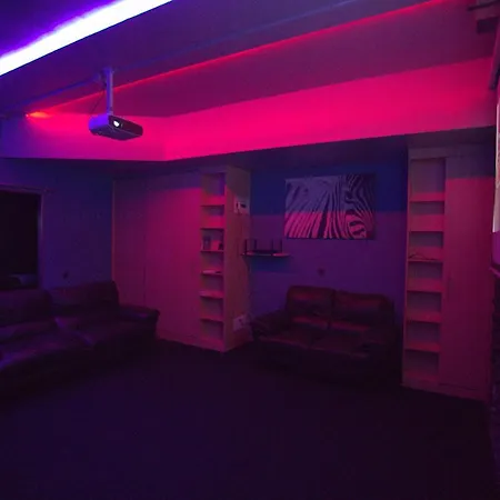 Jacuzzi House With Luxury Cinema
